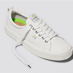 Cariuma White Canvas Low-Top Sneaker with Lime Accent